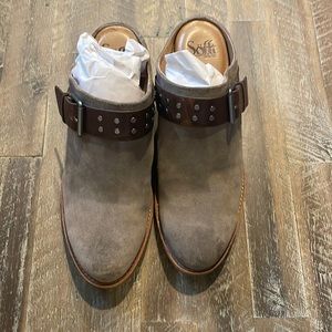 Sofft taupe clogs, size 9 1/2